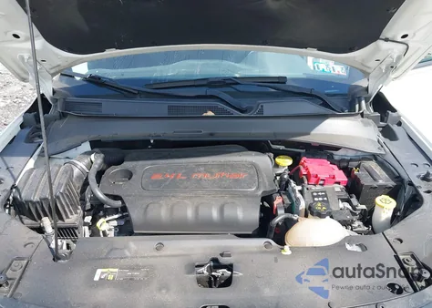 2019 Jeep Compass Latitude 4X4 z USA, uszkodzony, nr VIN 3C4NJDBB8KT741852